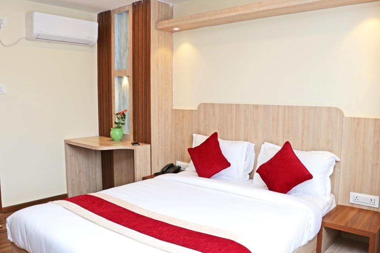 Hotel Nilakantha Pvt. Ltd Kathmandu Ngoại thất bức ảnh