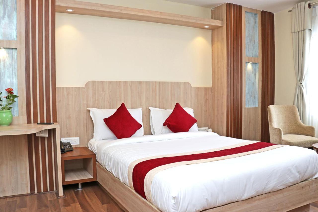 Hotel Nilakantha Pvt. Ltd Kathmandu Ngoại thất bức ảnh
