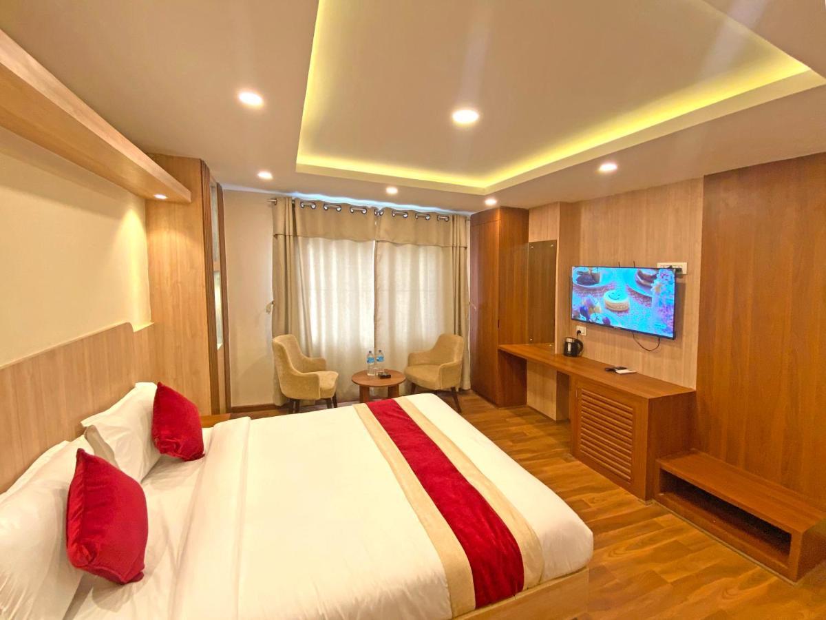 Hotel Nilakantha Pvt. Ltd Kathmandu Ngoại thất bức ảnh